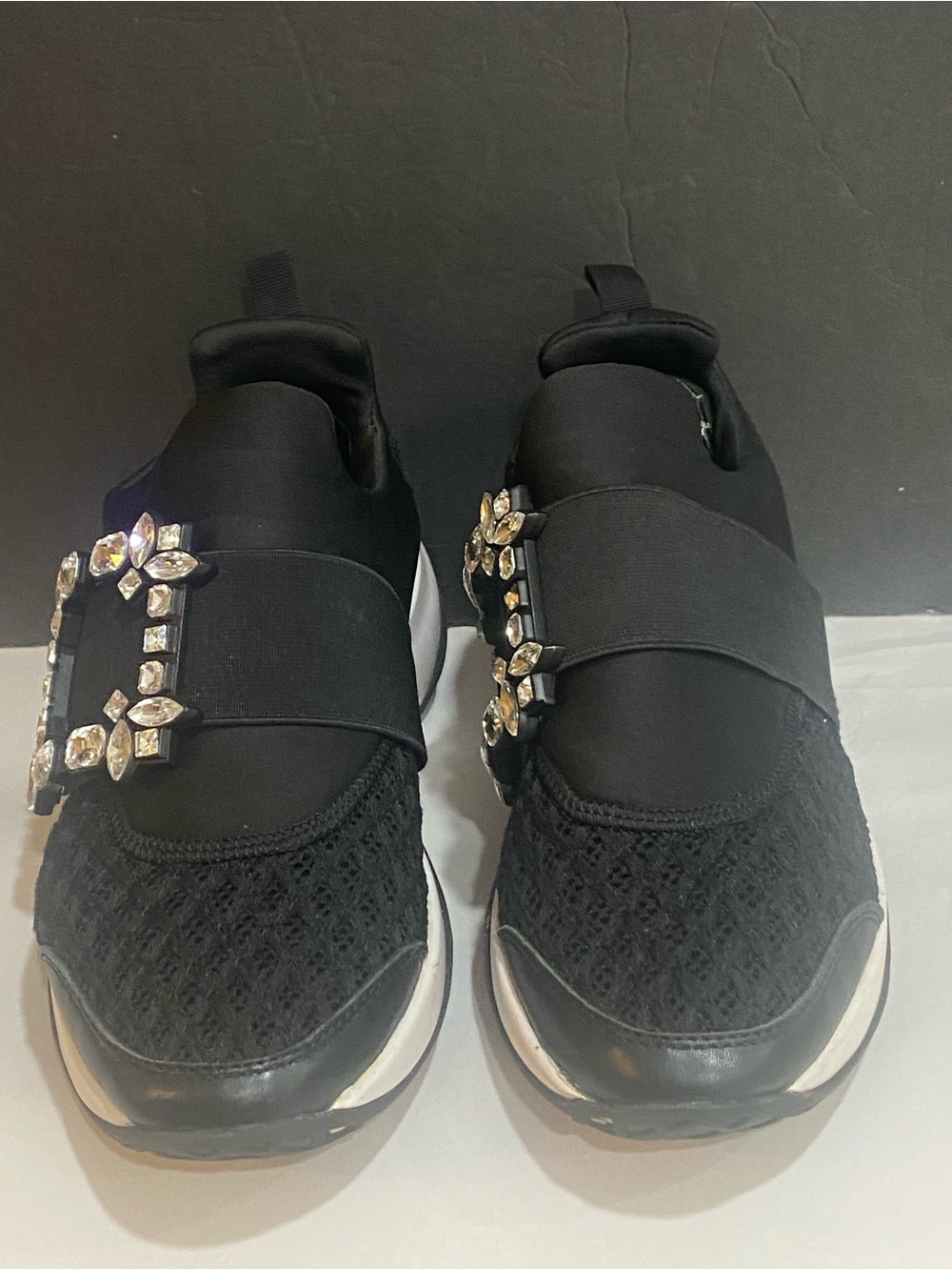 ROGER VIVIER💎"Viv Run" Size 38 | 8 US crystal buckle knit sneakers